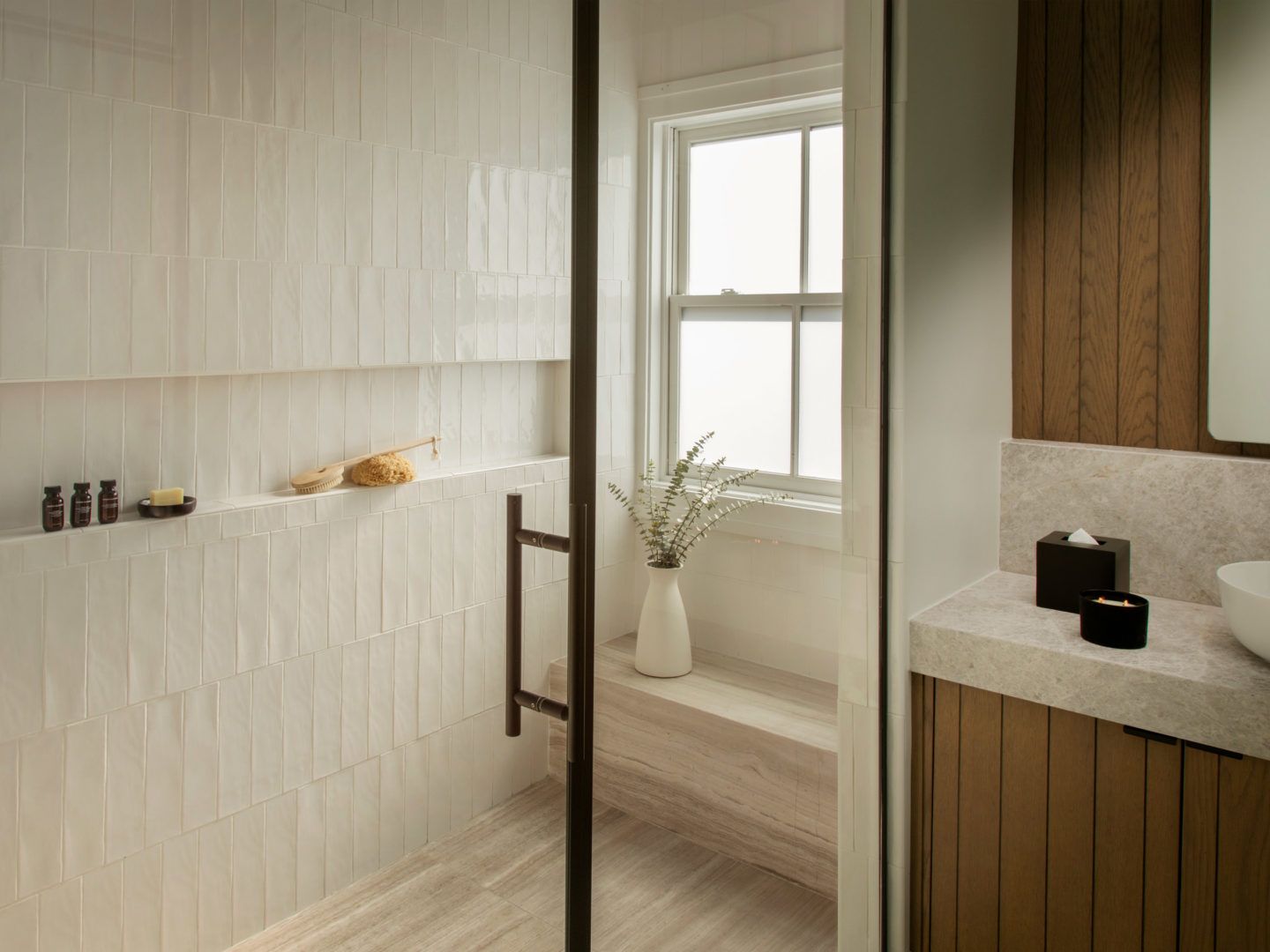 Carriage Guestroom shower detail