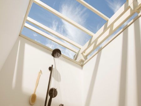 Guestroom outdoor shower with sky view